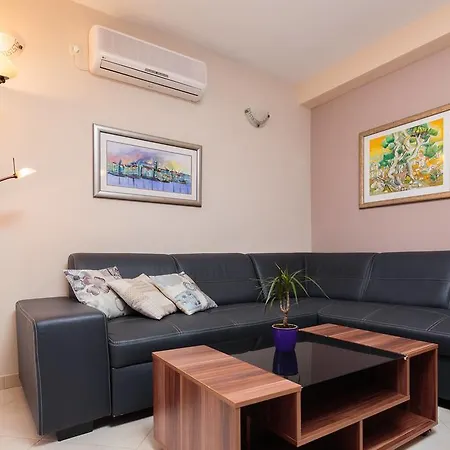Judita Apartment *